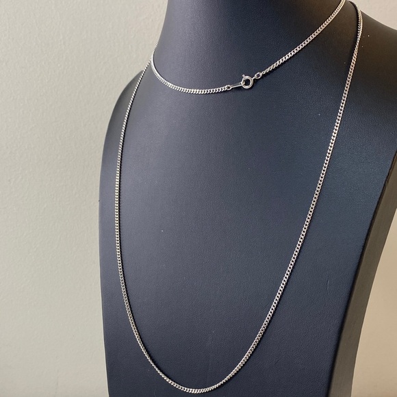 Jewelry - Silver tone necklace chain